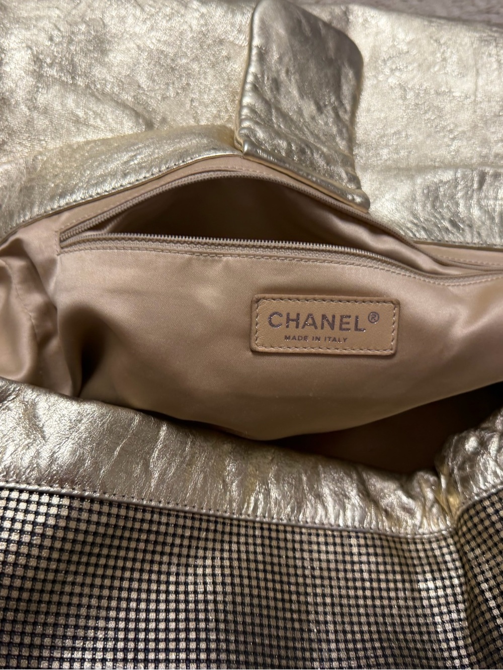 Metallic Gold Chain Shoulder Bag - Picture 7 of 12
